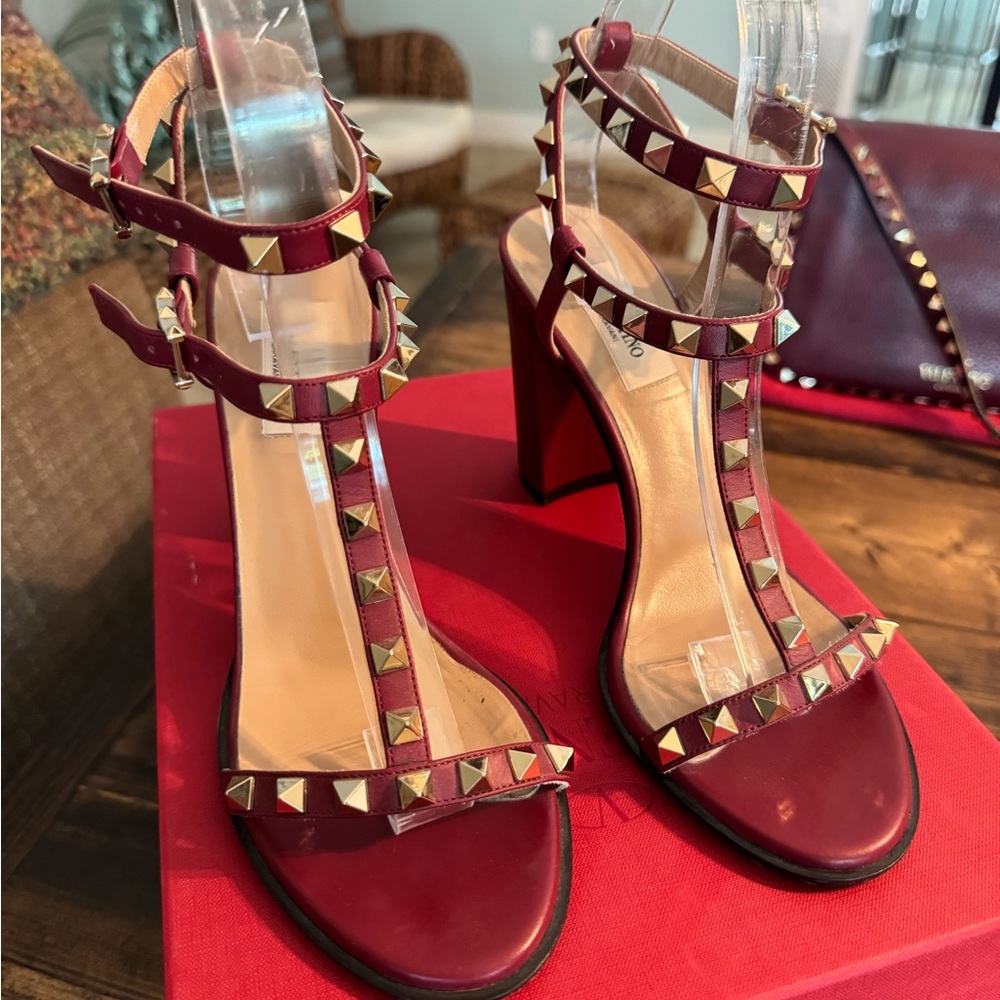 VALENTINO Rockstud T Strap City Sandal